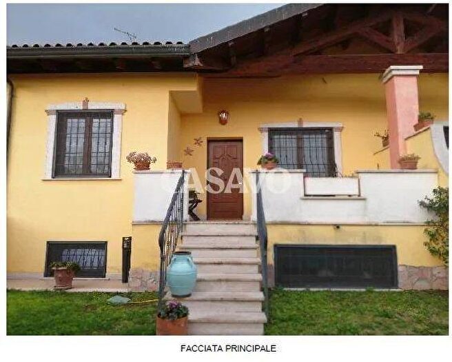 Casa con 6 locali in vendita in Roma
