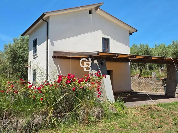 Casa quadrilocale in vendita in Località Le Molette, Caprarola