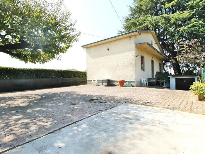Casa trilocale in vendita in Via Tre Venezie, Mariano Comense