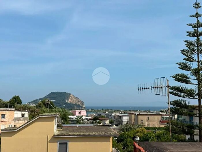 Appartamento quadrilocale in vendita in Via Claudio, Bacoli
