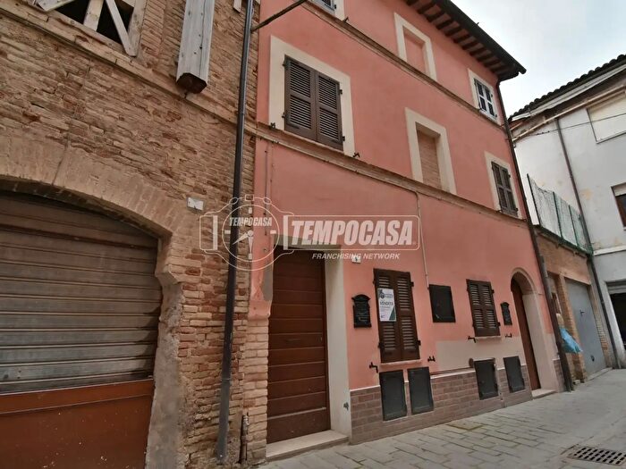 Casa con 5 locali in vendita in Via Primo Maggio, Tolentino