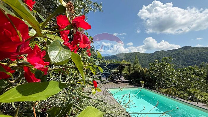 Casa con 5 locali in vendita in Bagni Di Lucca