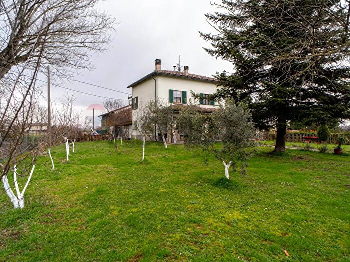 Appartamento quadrilocale in vendita in Strada Cimitero Ragazzola, Roccabianca