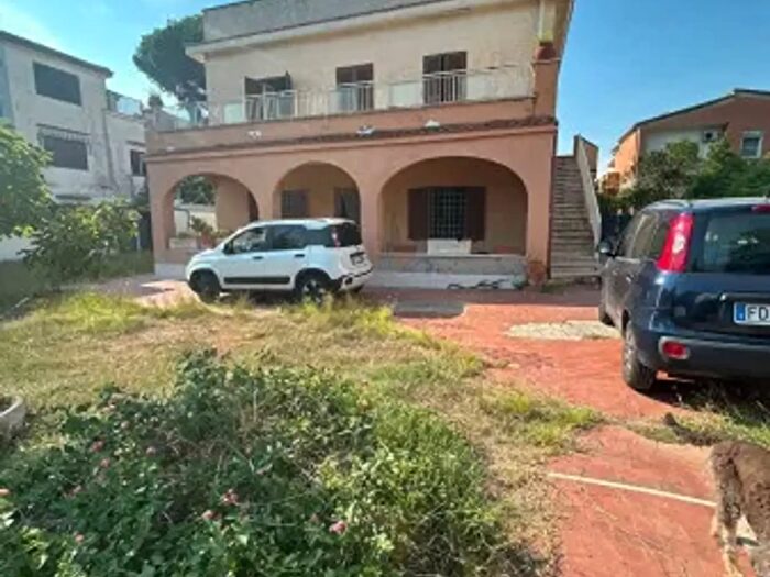 Appartamento con 5 locali in vendita in Via dei Girasoli, Anzio