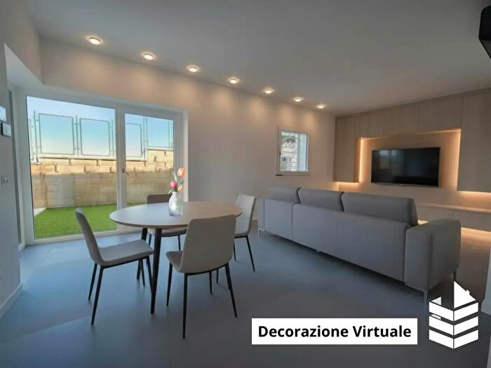 Appartamento trilocale in vendita in Via Casale Ghella, Roma