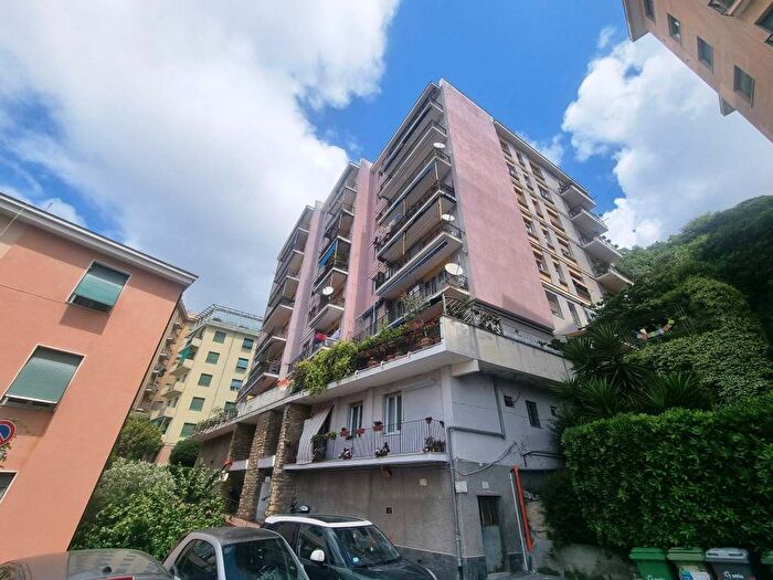 Appartamento trilocale in affitto in Via Oberto Cancelliere, Castelletto, Genova