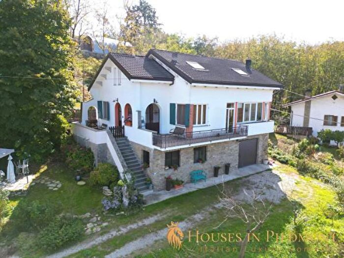 Casa con 6 locali in vendita in Igliano