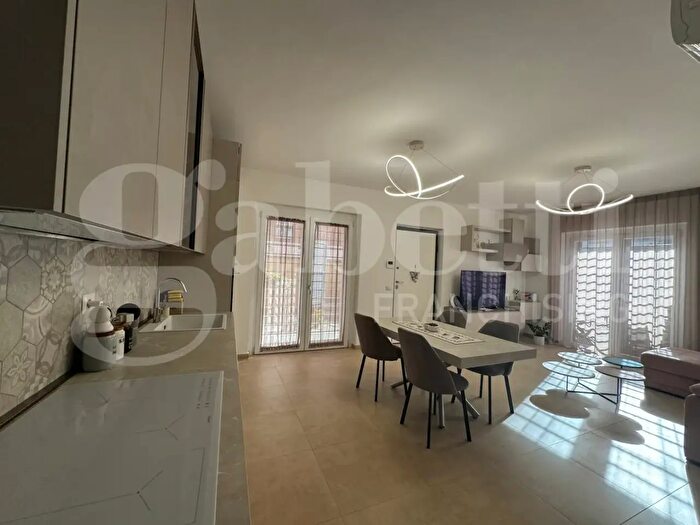 Casa quadrilocale in vendita in Via JKennedy, Marino