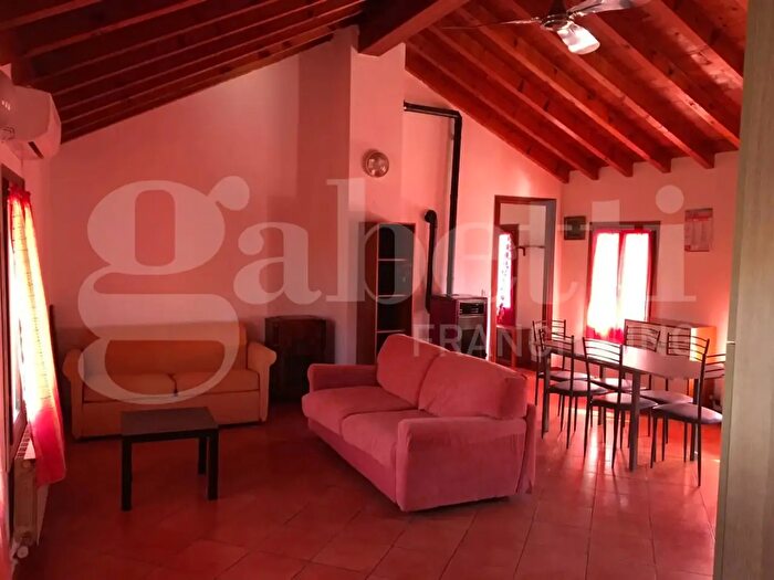 Appartamento trilocale in affitto in Via Merula, Milano