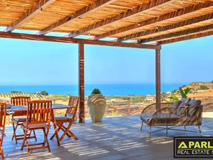 Casa con 5 locali in vendita in Ribera