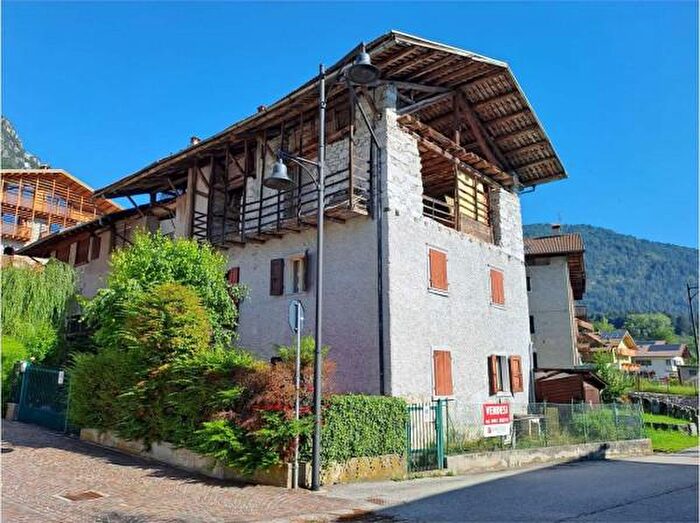 Casa con 6 locali in vendita in Località Rango, Bleggio Superiore