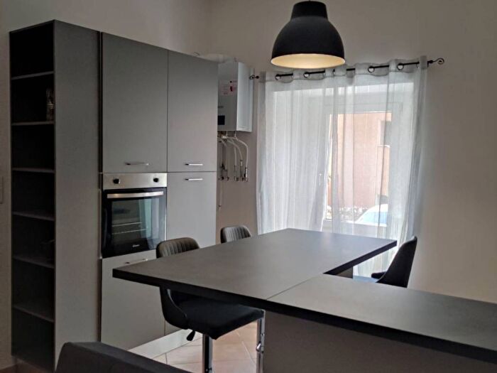 Appartamento trilocale in affitto in Via Zecca, Centro, Pizzoli