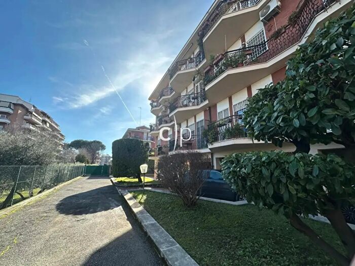 Appartamento quadrilocale in vendita in Via Alberese, Roma