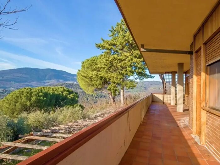 Casa con 10 locali in vendita in Via Bolognese, Firenze