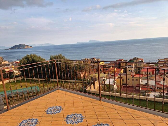 Appartamento monolocale in affitto in Via Vecchia San Gennaro, Pozzuoli Alta, Pozzuoli