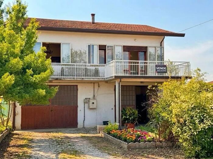 Casa quadrilocale in vendita in Viale Europa, Borgo Veneto