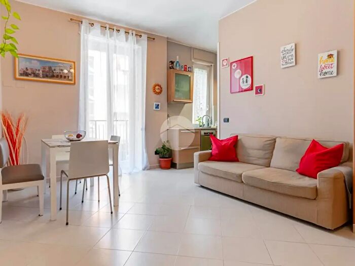 Appartamento trilocale in vendita in Via Mario Morgantini, Milano