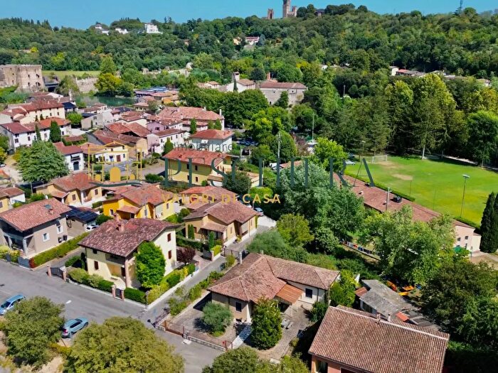 Casa con 5 locali in vendita in Via Leonardo da Vinci, Valeggio Sul Mincio