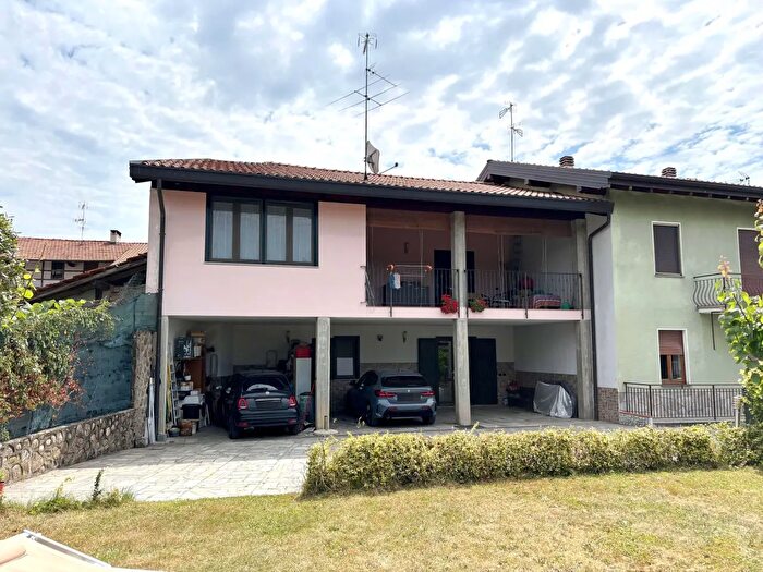 Casa quadrilocale in vendita in Via Santa Cristina, GatticoVeruno