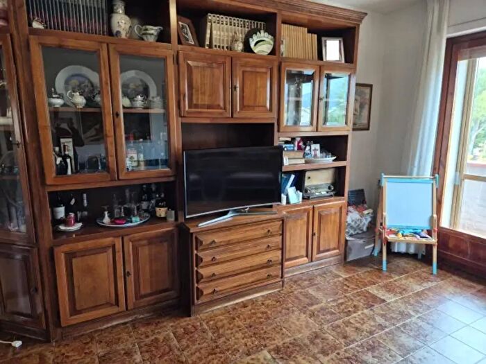 Appartamento con 5 locali in vendita in Piazza Aldo Moro, Campi Bisenzio