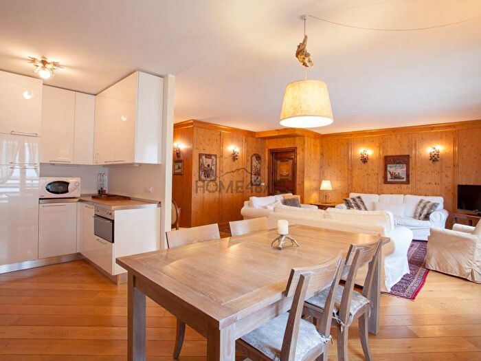 Appartamento quadrilocale in affitto in Via Circonvallazione, Centro, Courmayeur