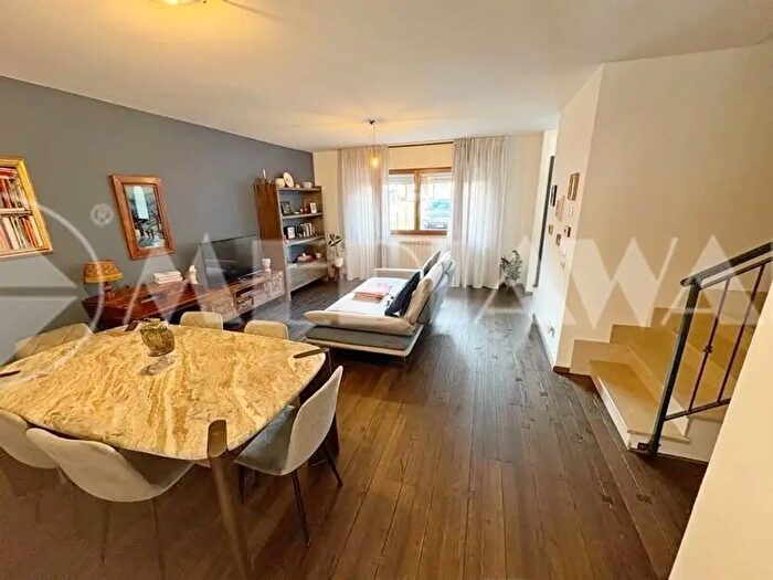Casa con 8 locali in vendita in Via Tina Merlin, Maniago