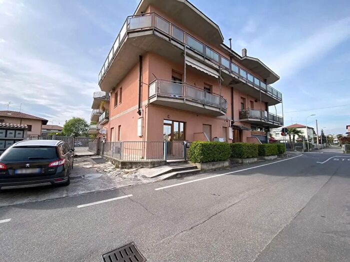 Appartamento bilocale in vendita in Via Monti, Osio Sotto