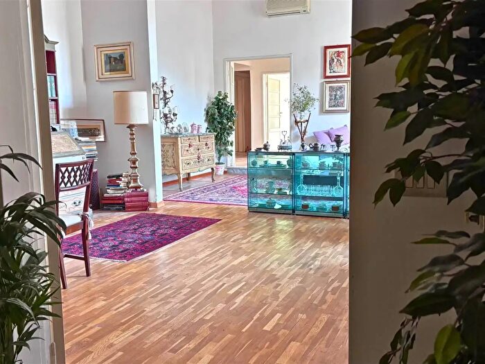 Appartamento con 5 locali in vendita in Firenze