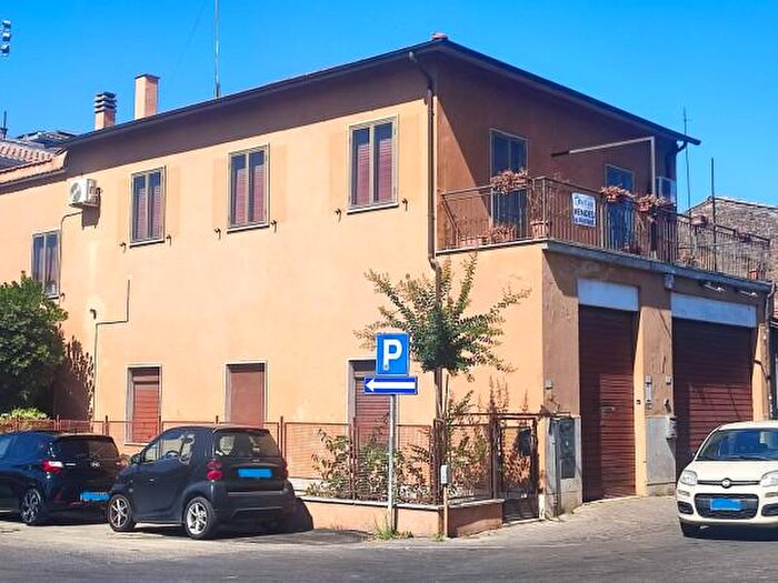 Casa quadrilocale in vendita in Via Novembre, Manziana