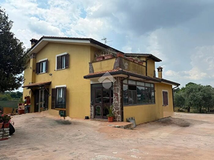 Casa con 8 locali in vendita in Via SantEgidio, Artena