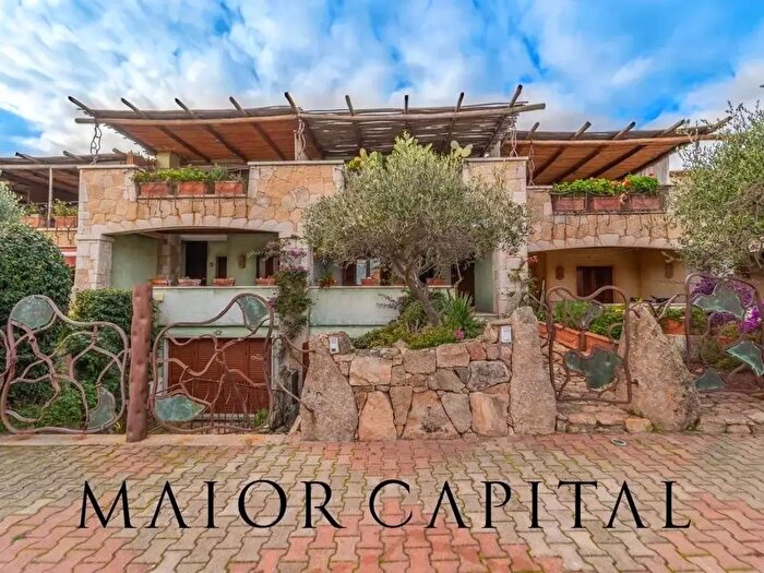 Casa con 5 locali in vendita in Arzachena