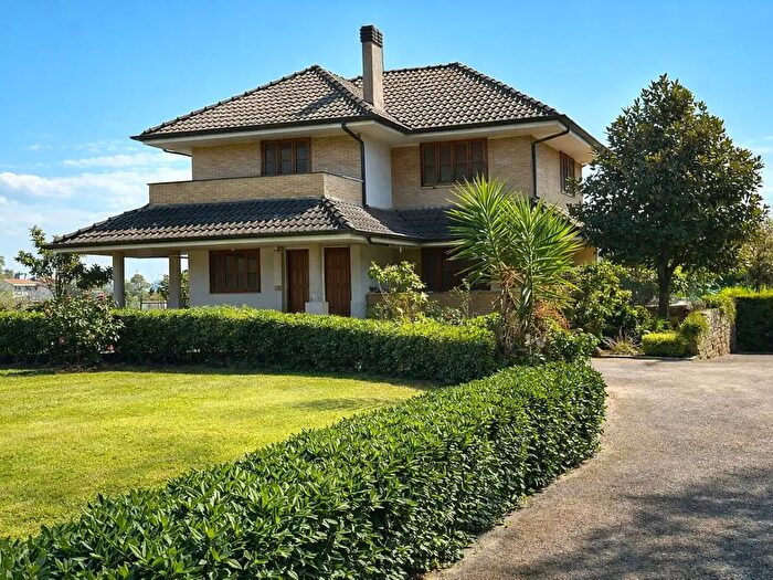 Casa con 6 locali in vendita in Strada della Rosa, Latina