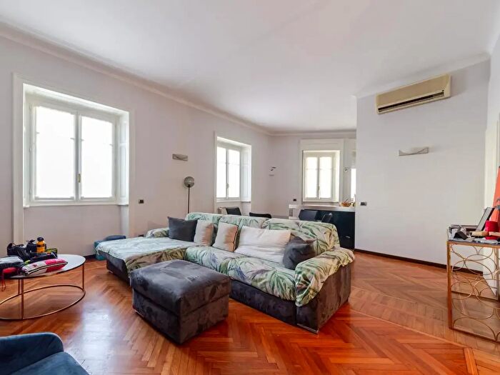 Appartamento trilocale in vendita in Via Disciplini, Milano