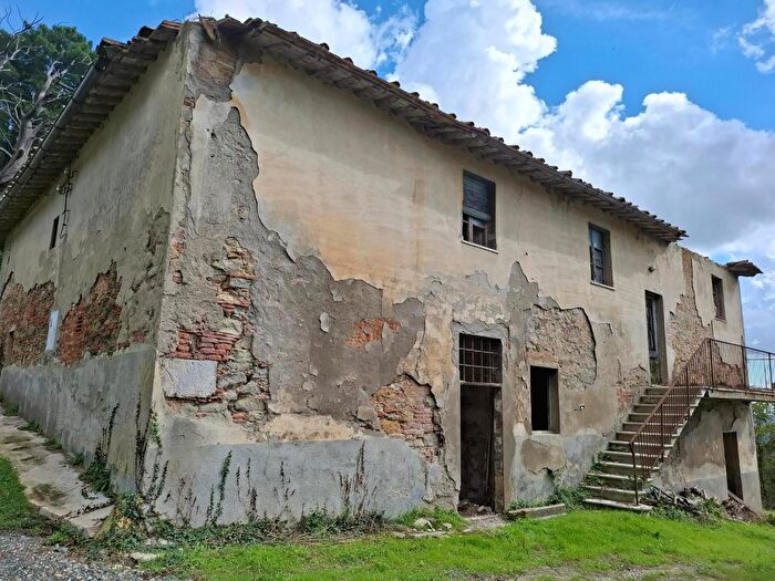 Casa con 10 locali in vendita in Gambassi Terme