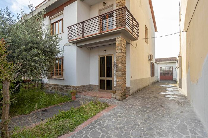 Casa con 6 locali in vendita in Via della Commenda, Prato