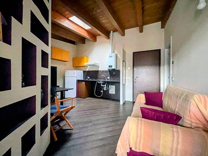 Appartamento quadrilocale in affitto in Via Alserio, Farini, Milano