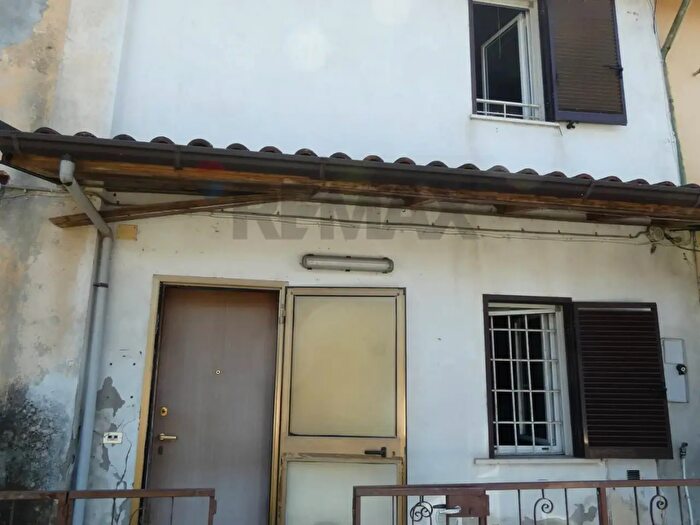 Casa bilocale in vendita in Via Cav Robecchi, Zeme