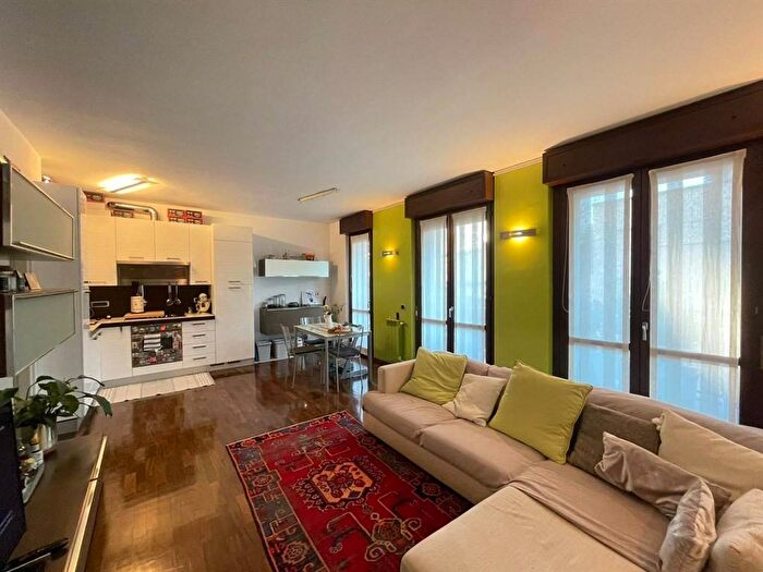 Appartamento trilocale in affitto in Via Rutilia, Ripamonti Fondazione Prada, Milano