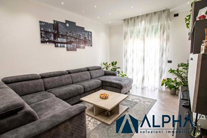 Appartamento trilocale in vendita in Via Fratelli Basini, Forli