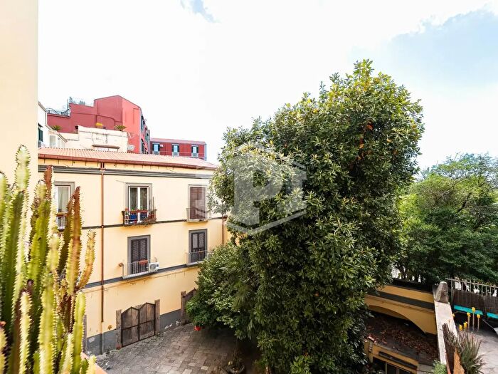 Appartamento con 9 locali in vendita in Via Giacomo Piscicelli, Napoli