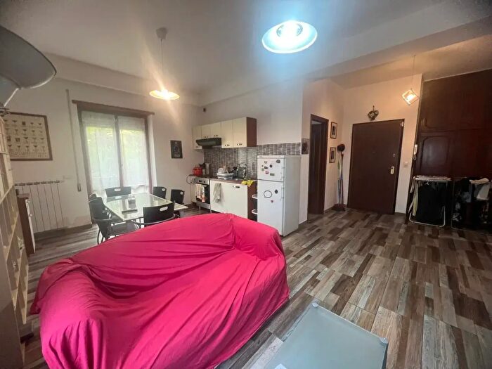 Appartamento trilocale in affitto in Via Gambolò, Roma