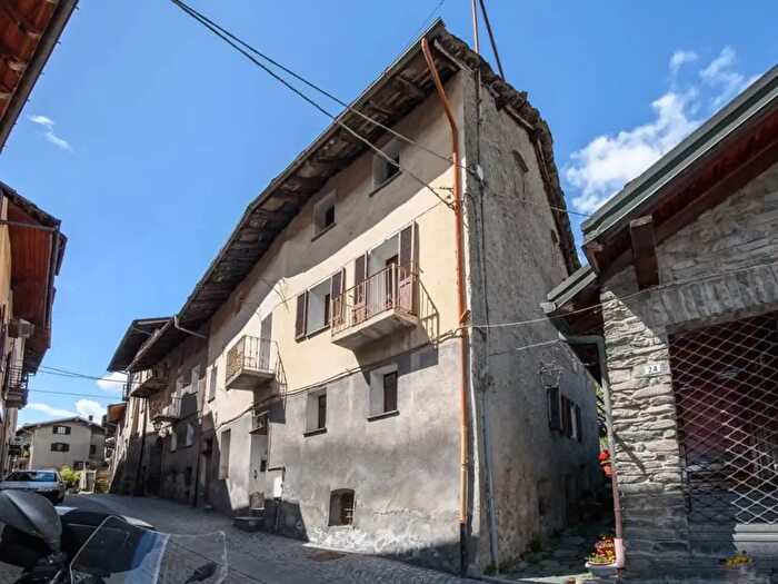 Casa con 6 locali in vendita in Via Chanoux, Chambave