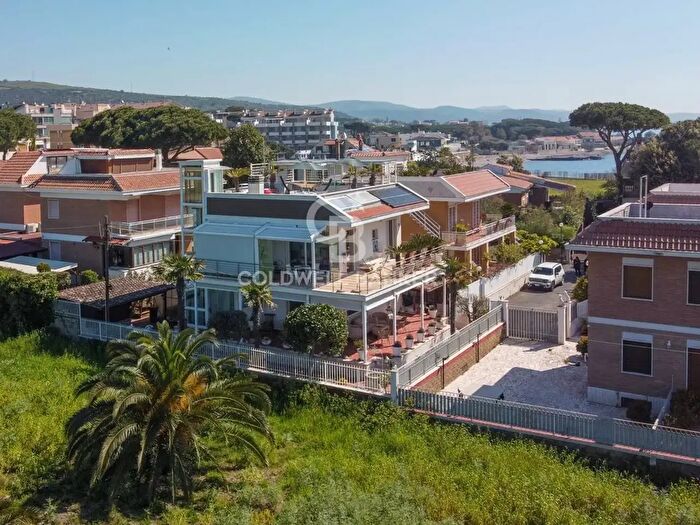 Casa con 9 locali in vendita in Via Aurelia n, Santa Marinella