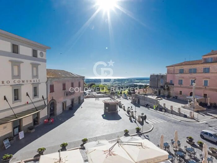 Appartamento con 5 locali in vendita in Piazza Cavour, Tarquinia