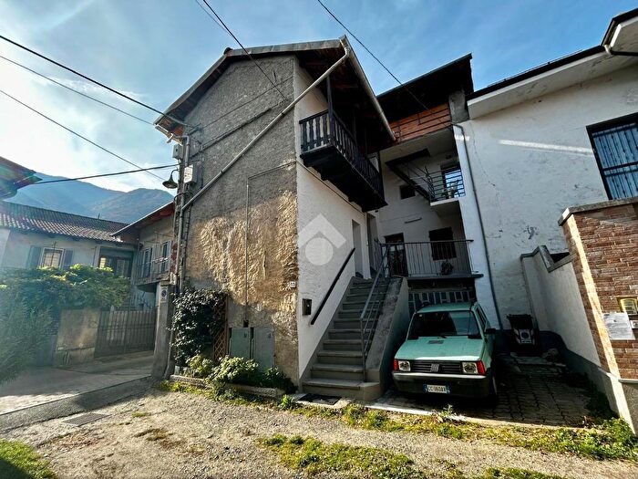 Casa con 7 locali in vendita in Via Umberto I, Villar Focchiardo