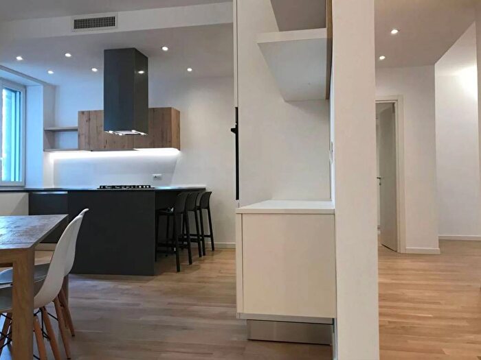 Appartamento trilocale in affitto in Via Piero Della Francesca, Sempione, Milano