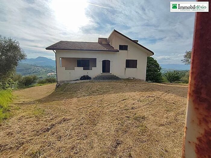 Casa con 11 locali in vendita in Strada Pocamata Snc Picerno, Picerno