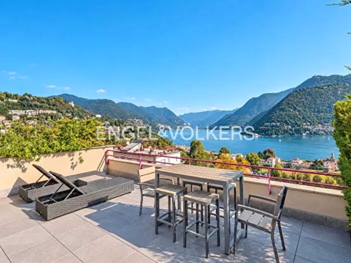 Casa con 6 locali in vendita in Via Nino Bixio, Como