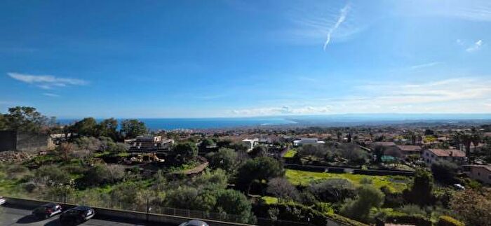 Casa con 6 locali in vendita in San Giovanni La Punta