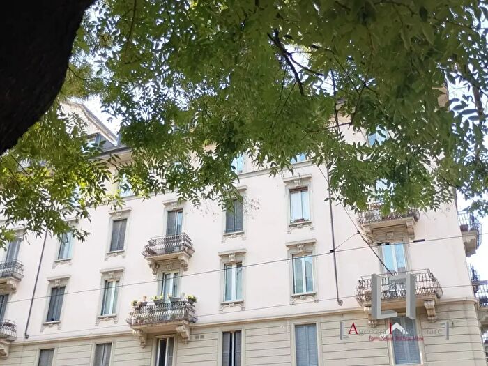 Appartamento trilocale in vendita in Corso Ventidue Marzo, Milano